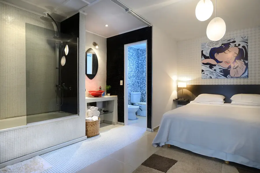 Interior — Violet Triplex